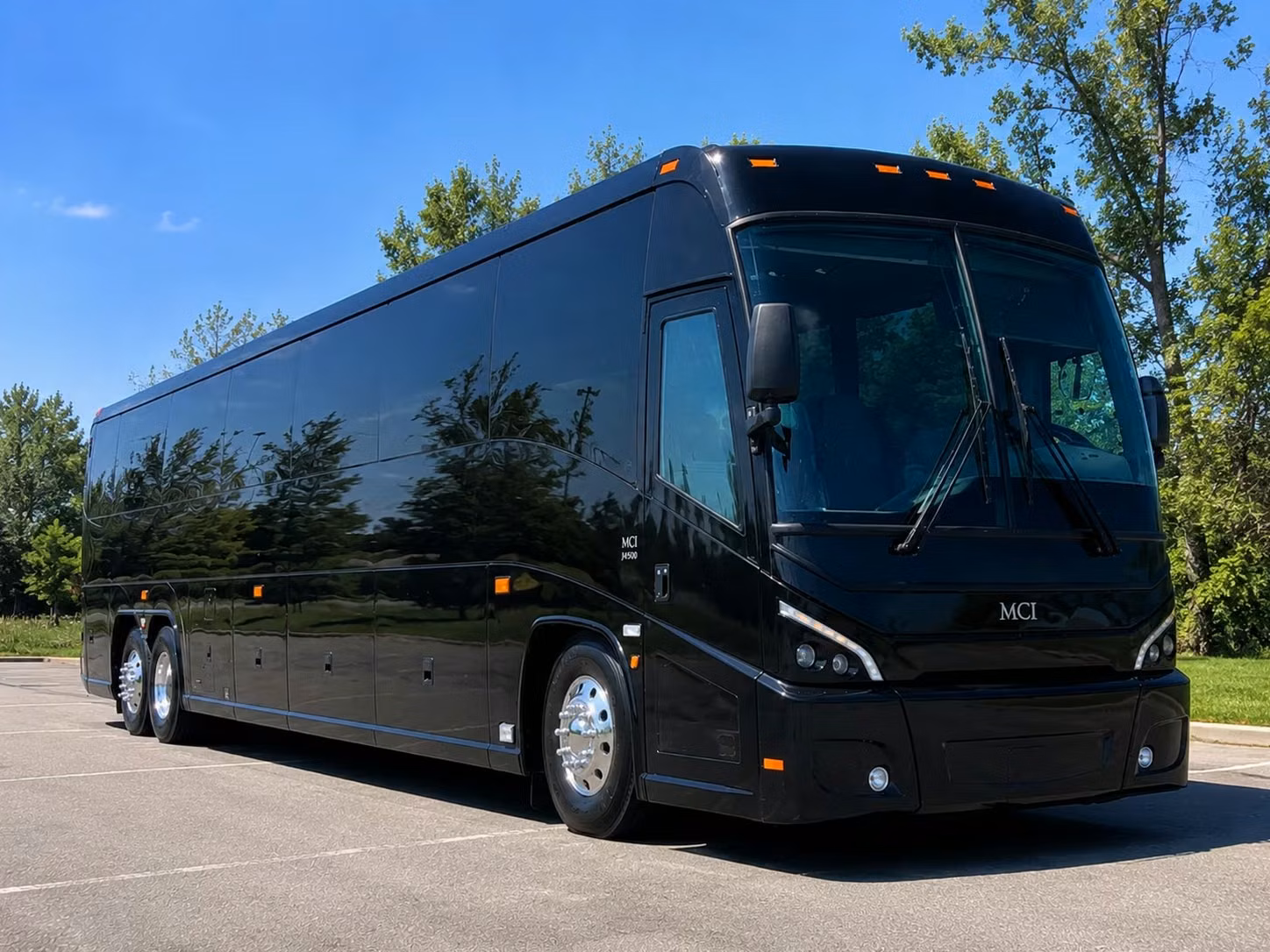 school and university groups from woodbury rely on long distance charter buses